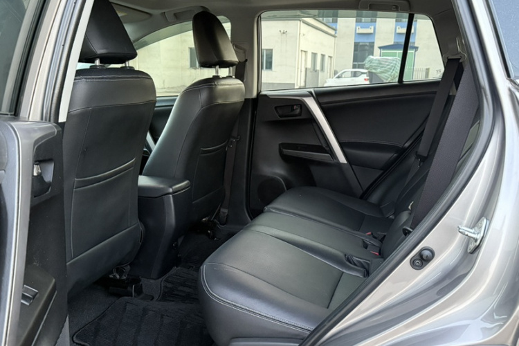 丰田 RAV4荣放 2016款 2.0L CVT两驱风尚版 国V中控内饰7002