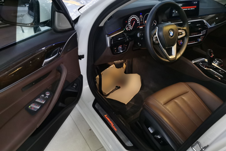 宝马5系 2019款 525Li 豪华套装中控内饰7003