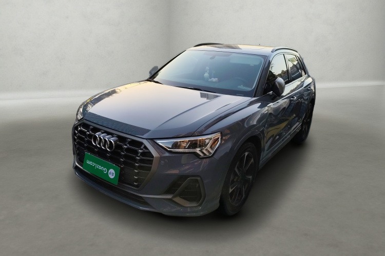 奥迪Q3 2022款 40 TFSI RS套件燃速型车身外观1