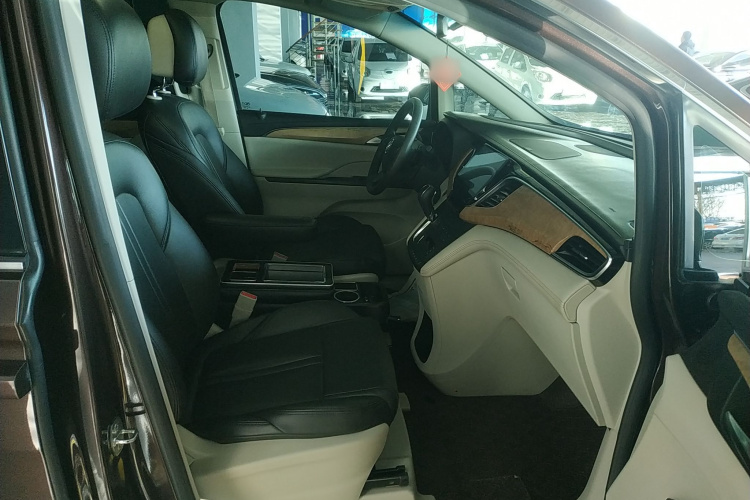 别克GL8 2017款 ES 28T 舒适型 国V局部细节41