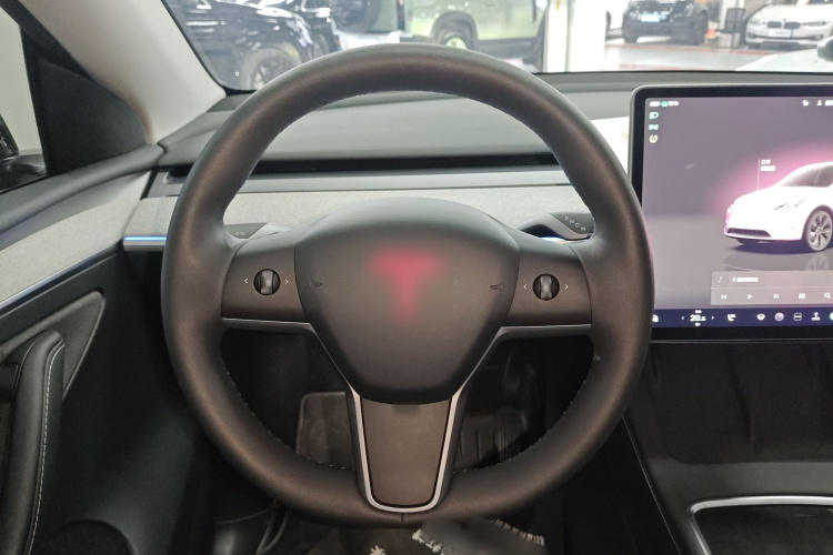 特斯拉 Model Y 2023款 后轮驱动版中控内饰13
