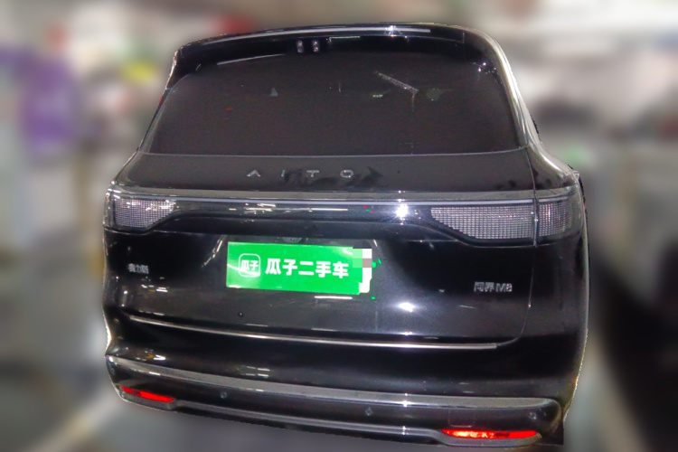 鸿蒙智行 问界M8 2025款 增程 Max+版 53.4kWh 6座版车身外观6