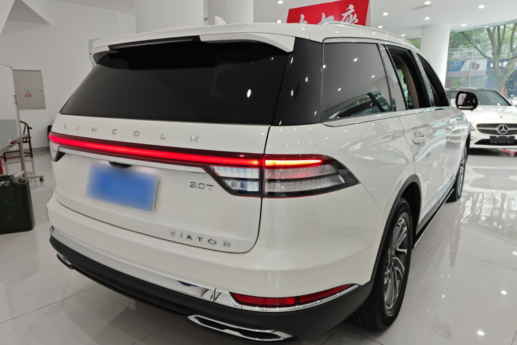 林肯 飞行家 2022款 3.0T V6 四驱尊享版车身外观7