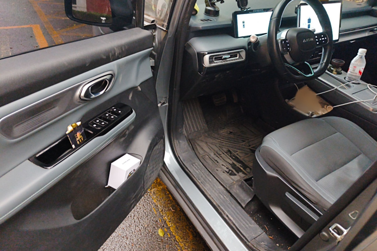 埃安 AION Y 2023款 Younger中控内饰7003