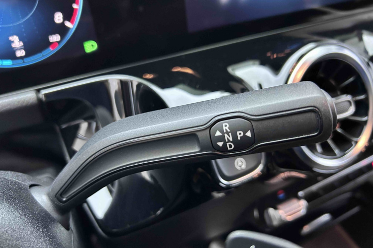 奔驰B级 2022款 改款 B 200 动感型中控内饰7010