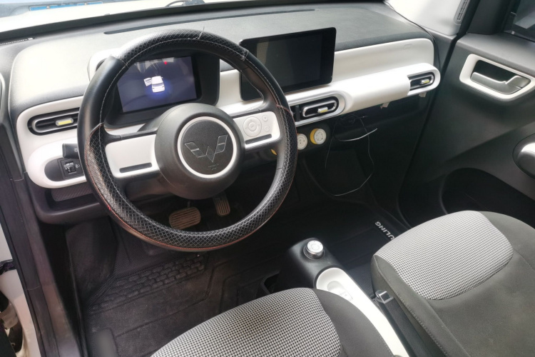 五菱汽车 宏光MINIEV 2024款 第三代 215km 进阶版中控内饰12