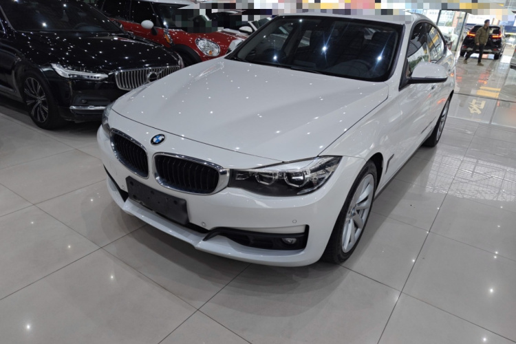 宝马3系GT 2019款 320i 时尚型车身外观1