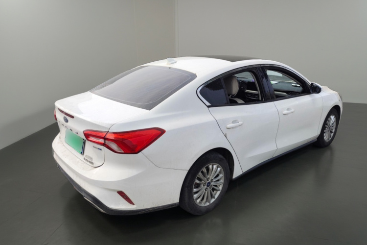 福特 福克斯 2021款 三厢 EcoBoost 180 自动锋潮型车身外观7