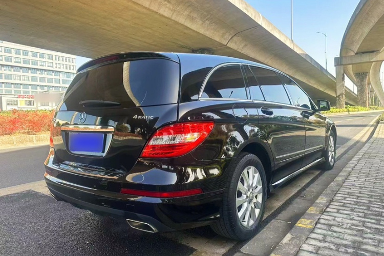 奔驰R级 2017款 R 320 4MATIC 商务型臻藏版车身外观6002