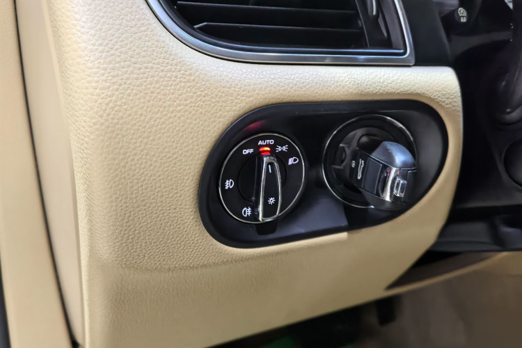 保时捷 2017款  Macan 2.0T中控内饰7005