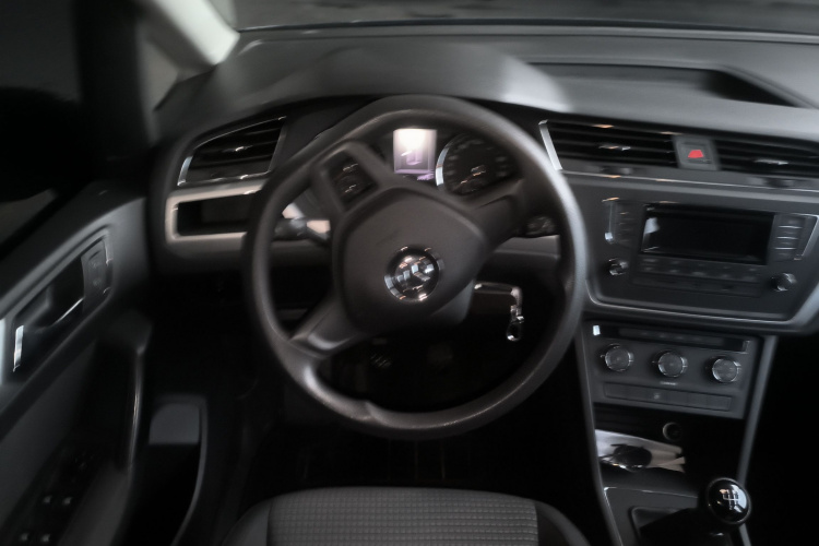 大众 2018款 途安L 1.6L 手动风尚版中控内饰13