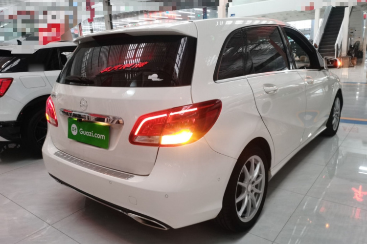 奔驰B级 2015款 B 200 动感型车身外观7