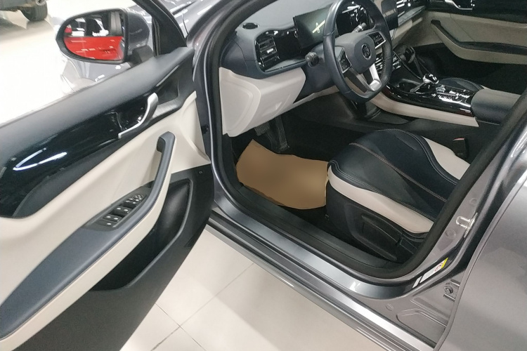 比亚迪 秦PLUS 2023款 冠军版 DM-i 55KM领先型中控内饰20