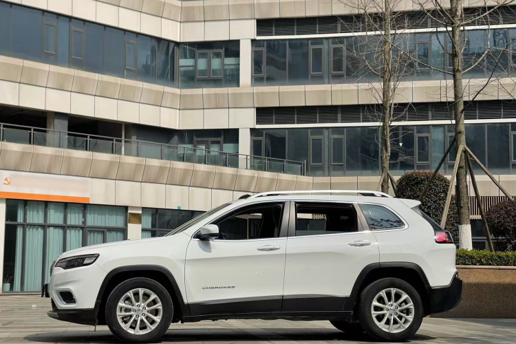 Jeep 自由光 2019款 2.0T 两驱智享版 国VI车身外观4