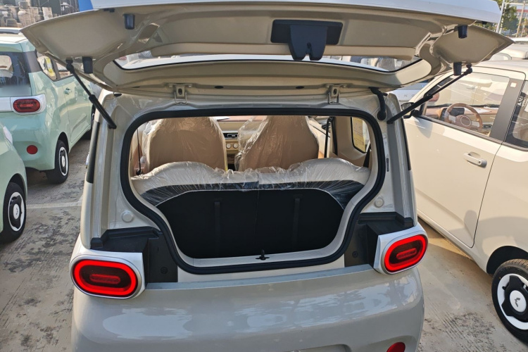 五菱汽车 宏光MINIEV 2024款 第三代 215km 青春版机舱底盘23