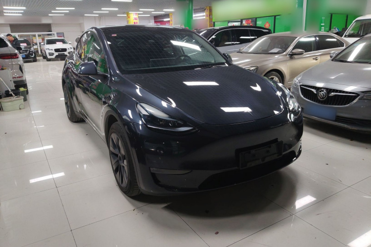 特斯拉 Model Y 2024款 长续航全轮驱动版车身外观3