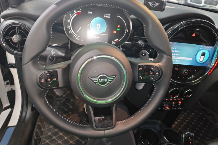 MINI 2023款 改款 2.0T COOPER S 艺术家 五门版局部细节13