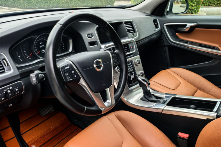 沃尔沃S60 2019款 S60L 改款 T5 智进进阶版中控内饰7004