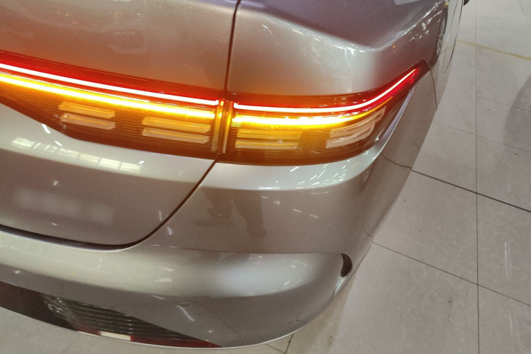 比亚迪 驱逐舰05 2024款 荣耀版 DM-i 55KM 豪华型车身外观9