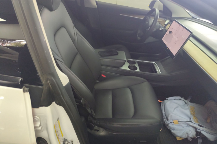 特斯拉 Model 3 2021款 Performance高性能全轮驱动版局部细节41