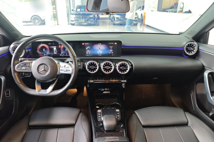 奔驰A级 2022款 改款 A 200 L 运动轿车时尚型中控内饰7002