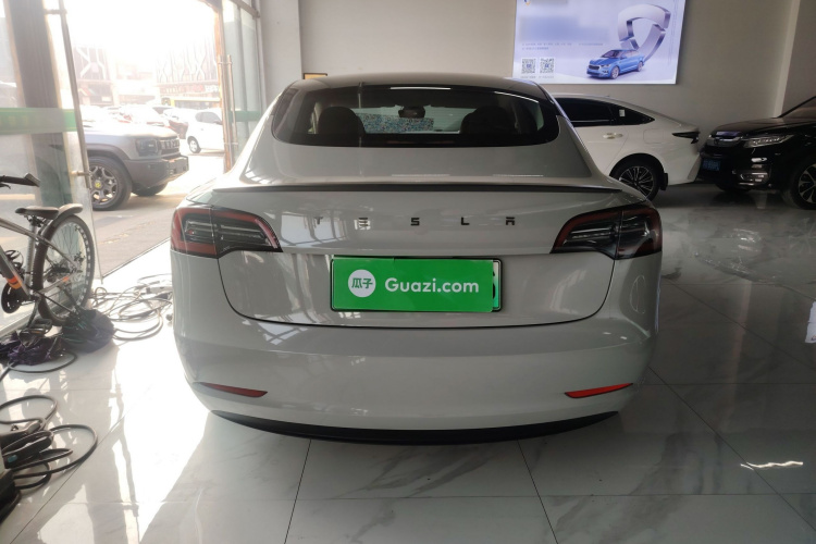 特斯拉 Model 3 2022款 Performance高性能全轮驱动版车身外观6