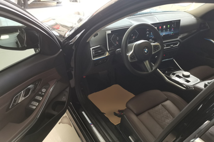 宝马3系 2023款 325Li M运动套装中控内饰7003