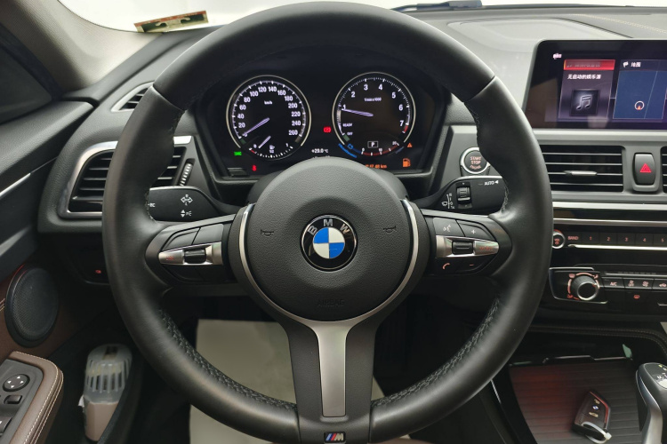 宝马1系 2019款 118i M运动套装中控内饰7007