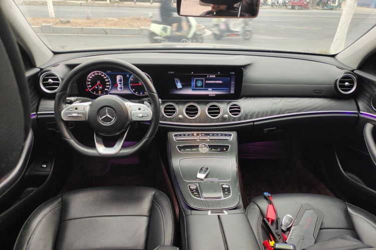 奔驰E级 2019款 E 300 L 运动豪华型中控内饰12