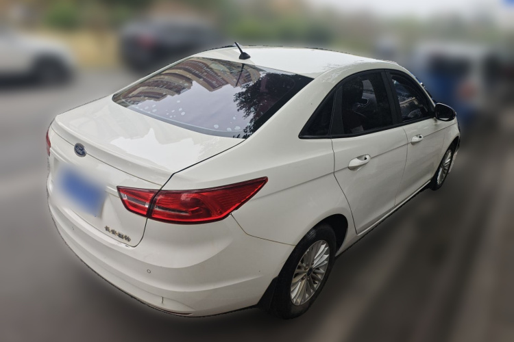 福特 福睿斯 2017款 改款 1.5L 自动舒适型车身外观7