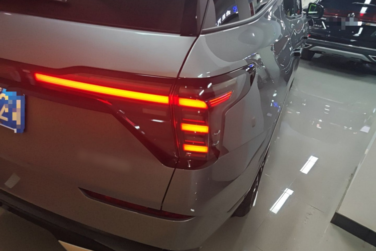 福特 2025款 锐界L 2.0T EcoBoost E混动四驱七座至尊型车身外观9