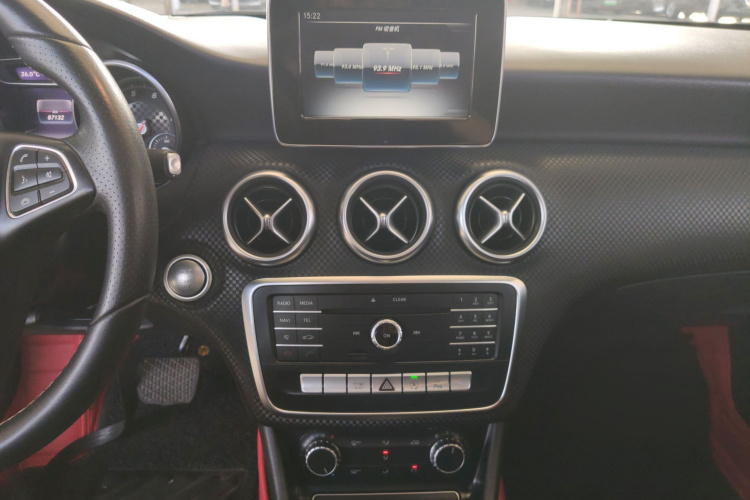 奔驰A级(进口) 2016款 A 200 时尚型局部细节16