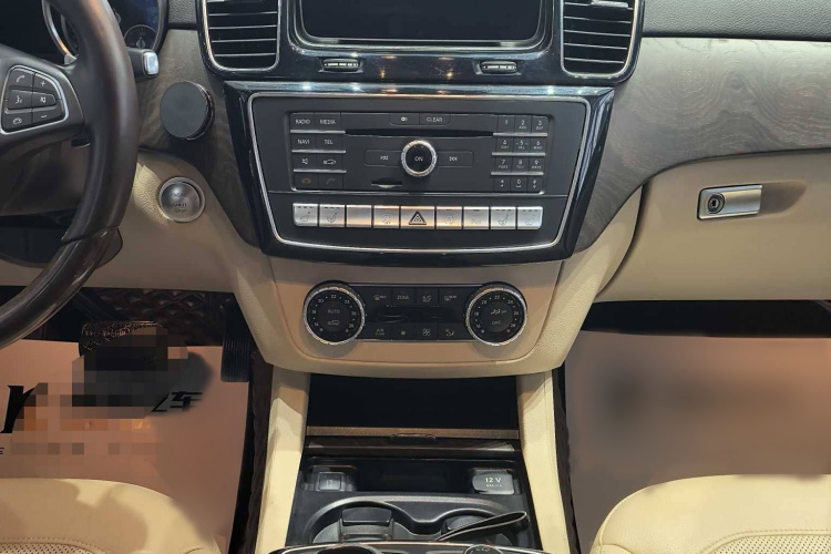 奔驰GLS 2018款 GLS 400 4MATIC豪华型中控内饰7004