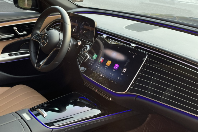 奔驰E级 2024款 E 260 L中控内饰7010