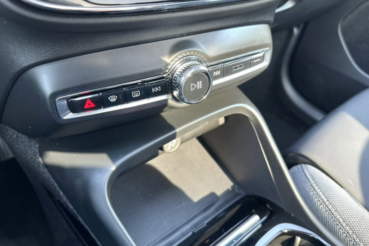 沃尔沃XC40 2024款 B3 智远运动版中控内饰7006