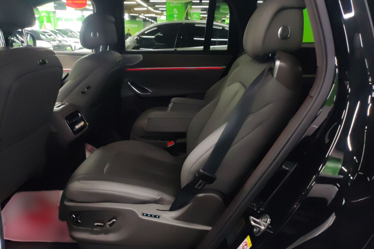 腾势N9 2025款 尊荣型中控内饰7001