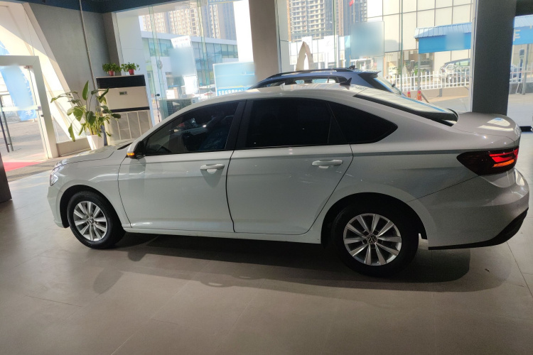 大众 朗逸 2023款 1.5L 自动得逸版车身外观4