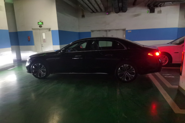 奔驰E级新能源 2024款 E 350 e L 插电式混合动力轿车车身外观6003