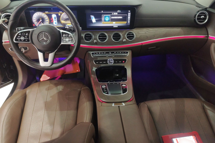 奔驰E级 2020款 改款 E 300 L 时尚型中控内饰12