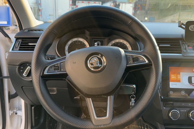 斯柯达 明锐 2019款 1.5L 自动智行豪华版 国VI中控内饰7007