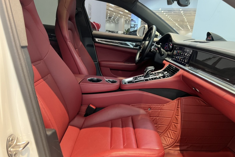 保时捷 2023款 改款 Panamera 2.9T 铂金版中控内饰7010