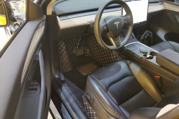 特斯拉 Model Y 2021款 标准续航后驱版中控内饰7003