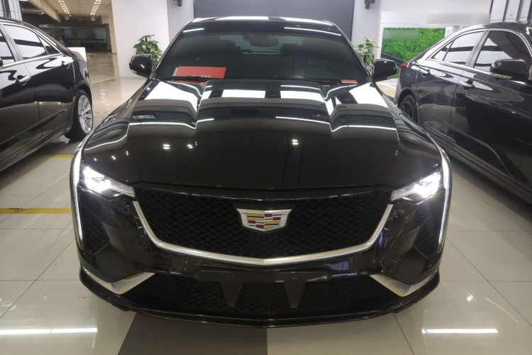 凯迪拉克CT4 2021款 28T 尊贵型车身外观2