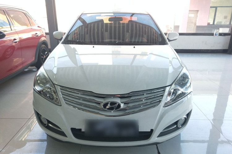 现代 悦动 2011款 1.6L 自动舒适型车身外观2