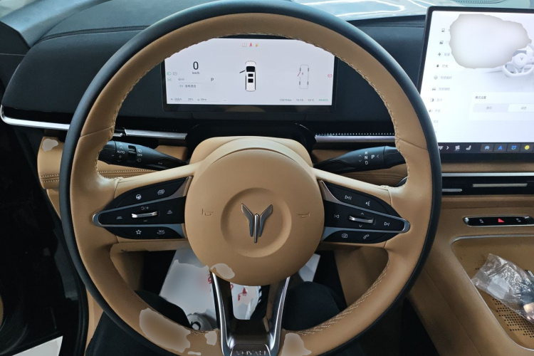 岚图汽车 岚图梦想家 2025款 PHEV 四驱尊贵鲲鹏版中控内饰13