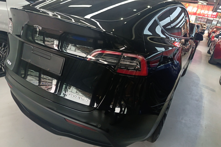 特斯拉 Model Y 2022款 长续航全轮驱动版车身外观7