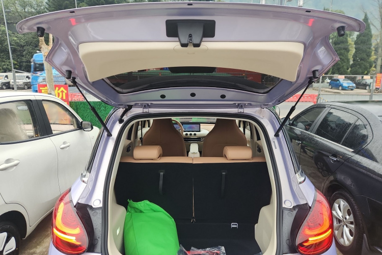 五菱汽车 五菱缤果 2025款 333km 灵犀互联款机舱底盘23