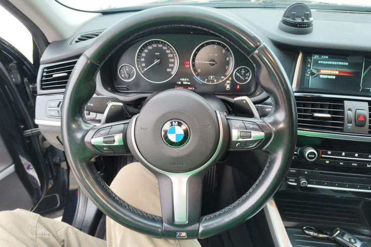 宝马X4 2016款 xDrive20i M运动型中控内饰13