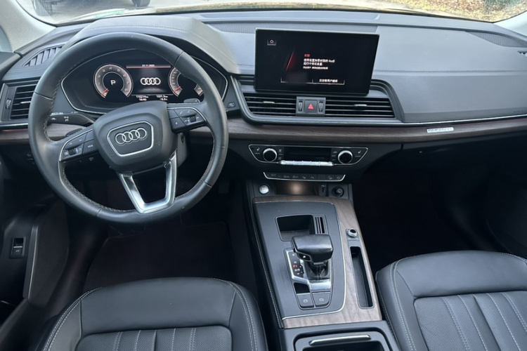 奥迪Q5L 2022款 改款 40T 豪华致雅型中控内饰7002