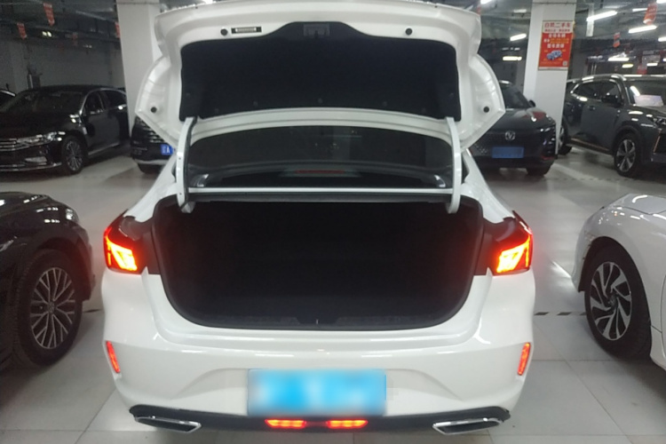 长安 逸动 2022款 PLUS 1.6L GDI 手动豪华型局部细节23